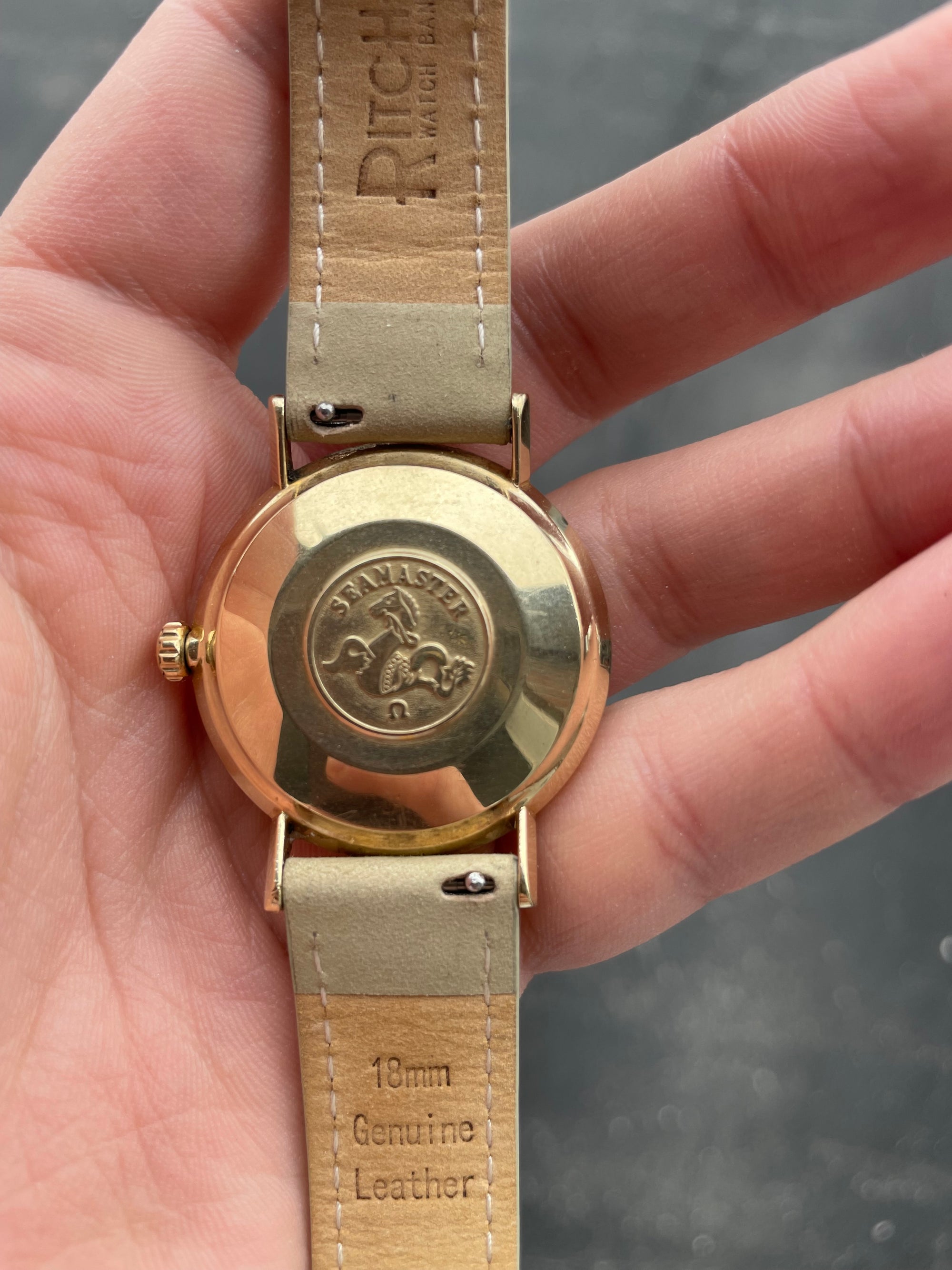 14K Omega Seamaster Linen Dial