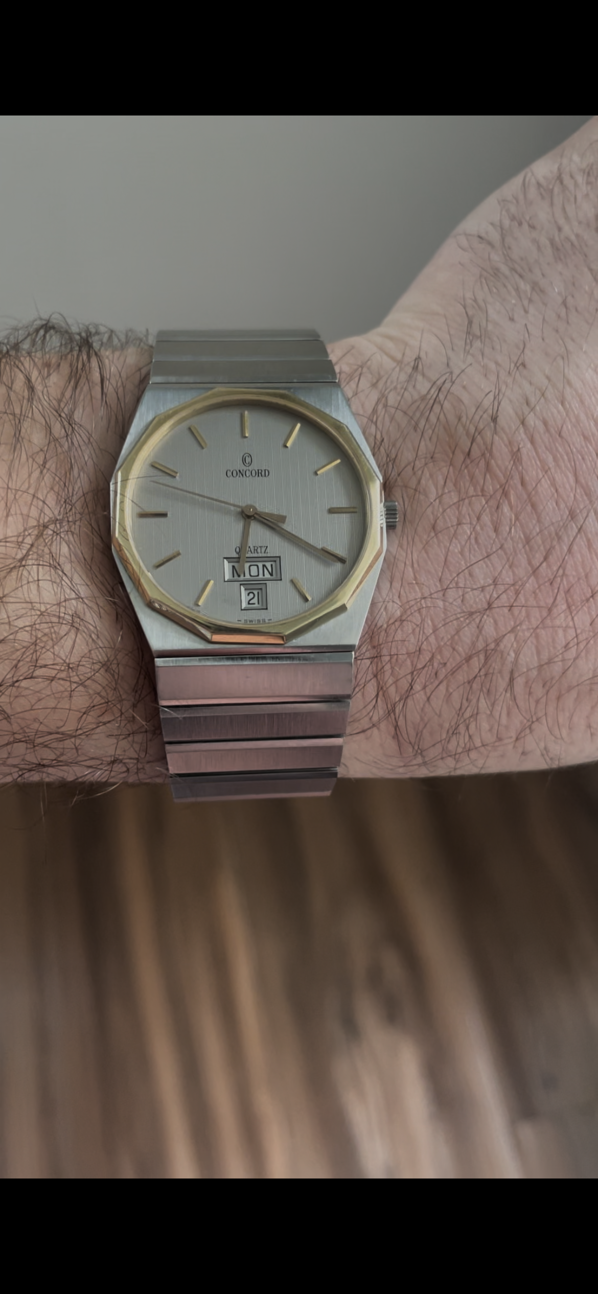 Vintage Concord Mariner SG Calendar Date 18k Gold Bezel And Logo
