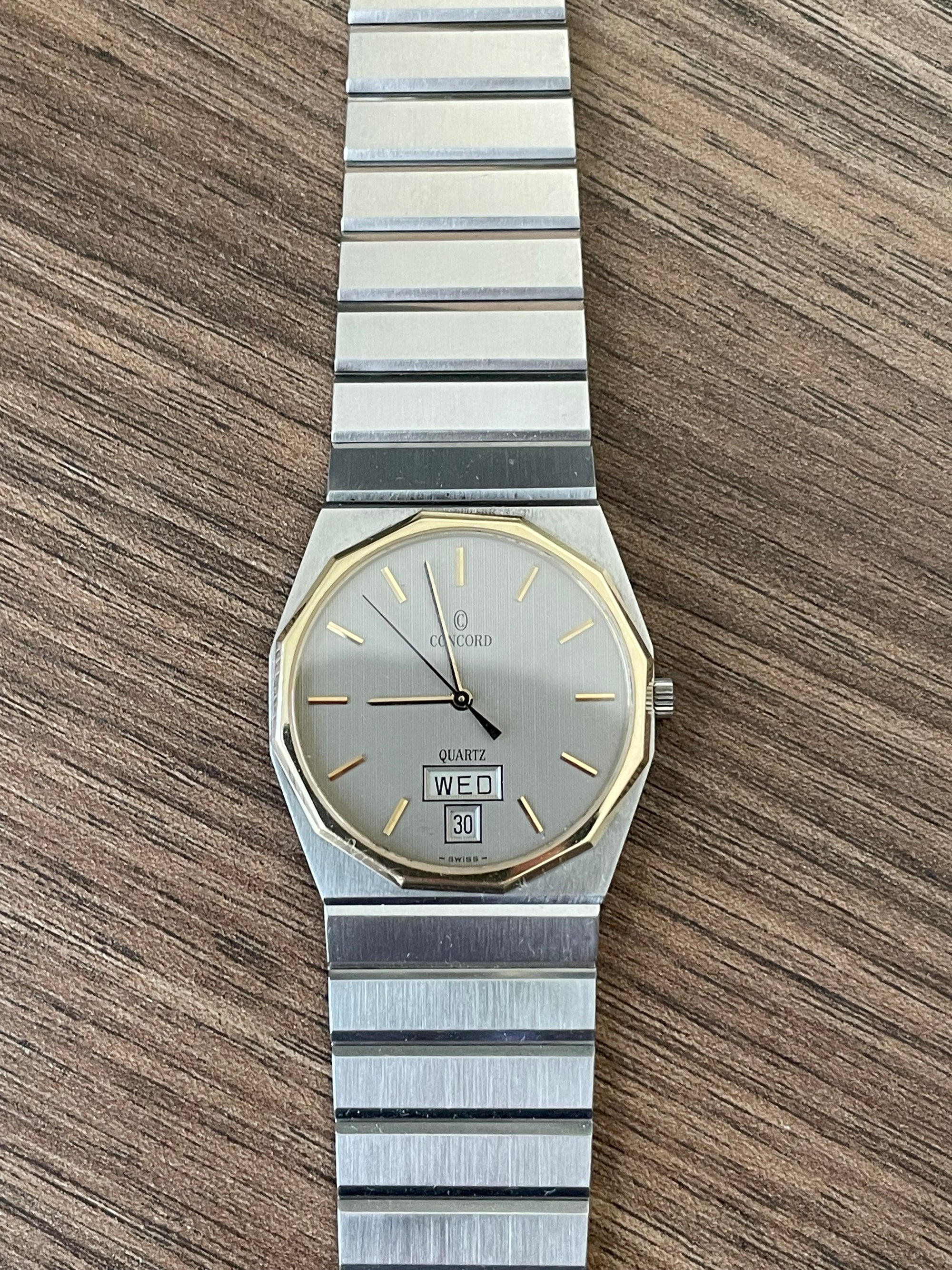 Vintage Concord Mariner SG Calendar Date 18k Gold Bezel And Logo